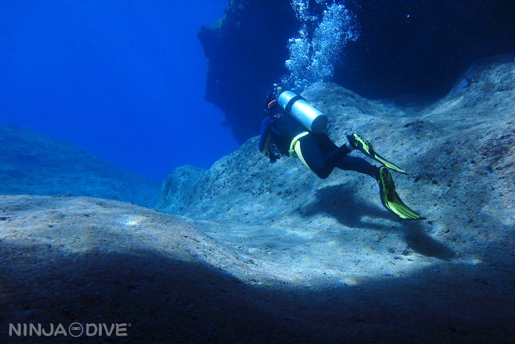 グアム中部 ファンダイビング ボートダイビング バラクーダロック