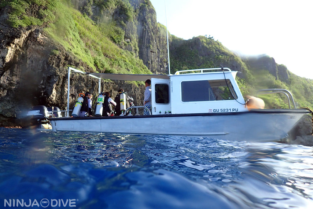 グアム中部 貸し切りボート チャーター ファンダイビング ボートダイビング ブルーホール 