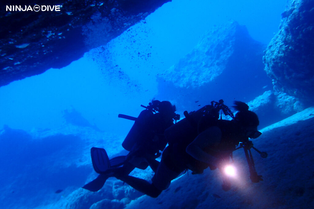 NINJA DIVE 忍者ダイブ 貸し切り プライベート チャーター ファンダイビング ボートダイビング グアム ダイビング ビギナー 初心者 少人数 ブルーホール バラクーダロック ダイビングショップ おひとりさま カップル