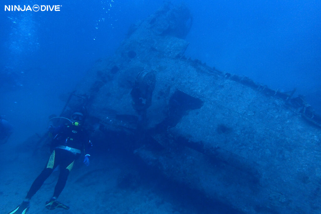 NINJA DIVE 忍者ダイブ 貸し切り プライベート チャーター ファンダイビング ボートダイビング グアム ダイビング ビギナー 初心者 少人数 シャークスピット バルボンバー 九十九式艦上爆撃機 ダイビングショップ レック 沈船