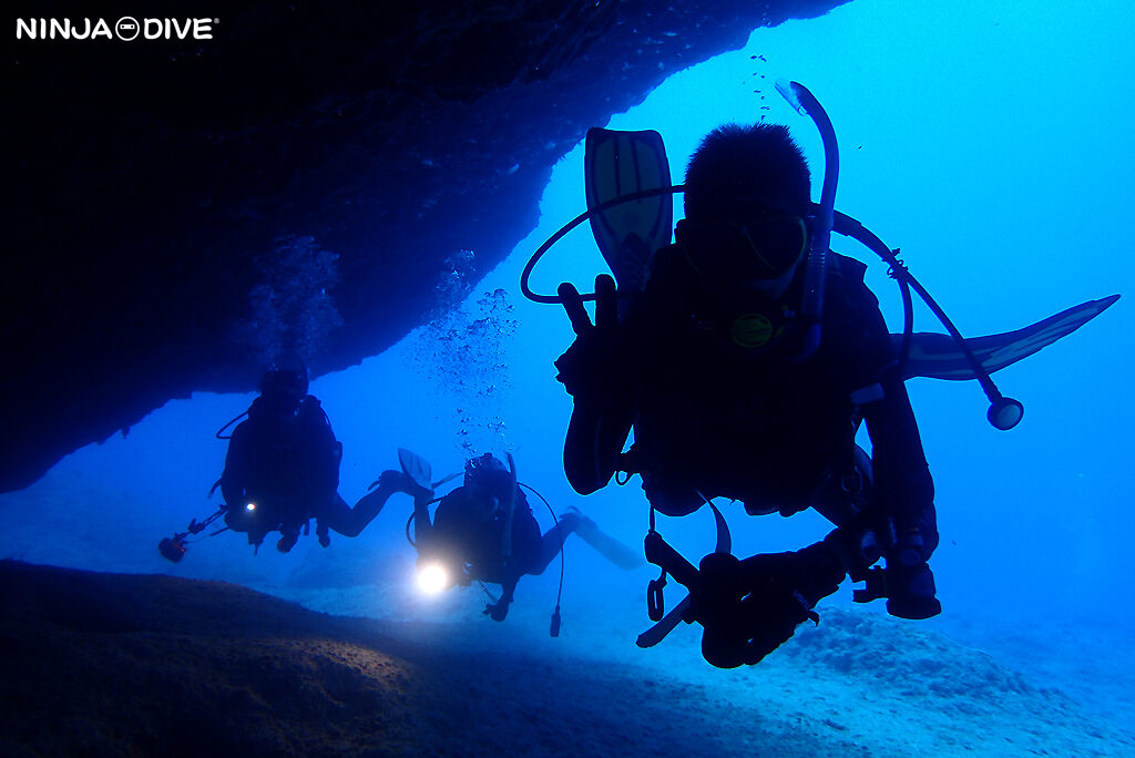 NINJA DIVE 忍者ダイブ 貸し切り プライベート チャーター ファンダイビング ボートダイビング グアム ダイビング ビギナー 初心者 少人数 バラクーダロック ダイビングショップ カップル 家族