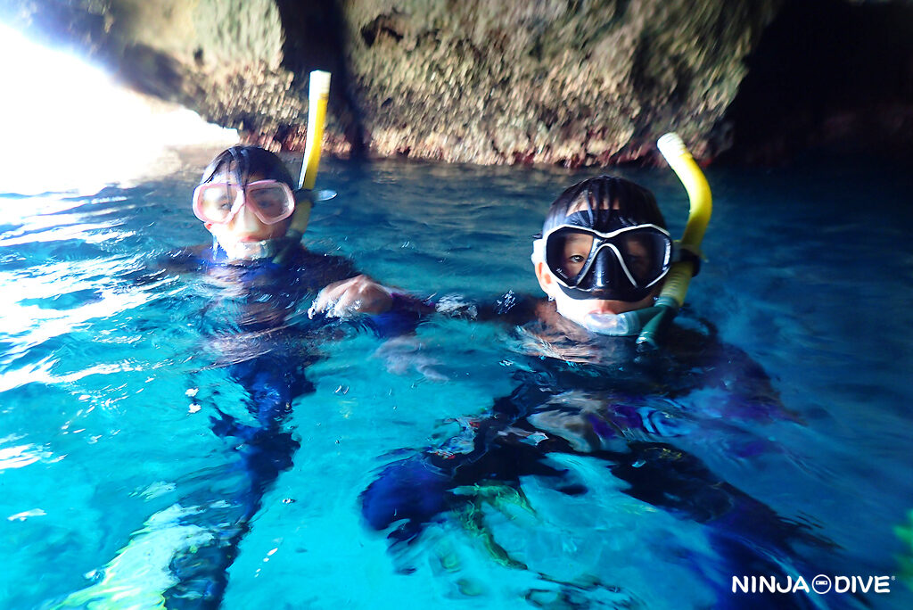 NINJA DIVE 忍者ダイブ 貸し切り プライベート チャーター ボートチャーター ファンダイビング ボートダイビング グアム ダイビング ビギナー 初心者 少人数 シュノーケリング ダイビングショップ 家族 お子様連れ グアム ブルーホール 洞窟 カメ