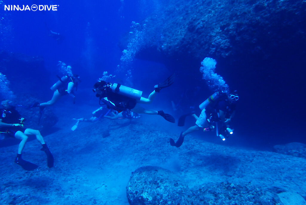 NINJA DIVE 忍者ダイブ 貸し切り プライベート チャーター ファンダイビング ボートダイビング グアム ダイビング ビギナー 初心者 少人数 ブルーホール バラクーダロック ダイビングショップ おひとりさま カップル ブランク