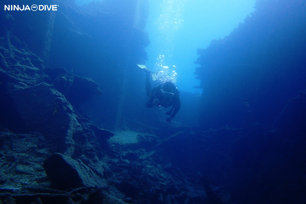 NINJA DIVE 忍者ダイブ 貸し切り プライベート チャーター ファンダイビング ボートダイビング グアム ダイビング ビギナー 初心者 少人数 東海丸 バルボンバー 沈船 九十九式艦上爆撃機 ダイビングショップ おひとりさま