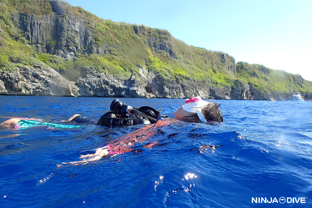 NINJA DIVE 忍者ダイブ 貸し切り プライベート チャーター ファンダイビング ボートダイビング グアム ダイビング ビギナー 初心者 少人数 ブルーホール クレバス エメラルドバレー ダイビングショップ おひとりさま 女子旅