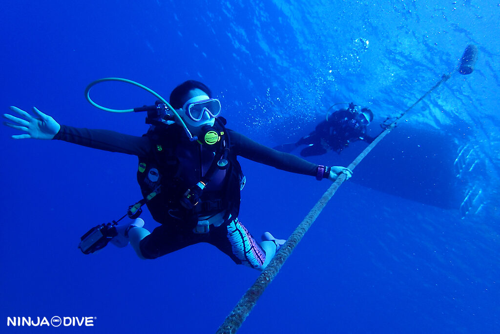NINJA DIVE 忍者ダイブ 貸し切り プライベート チャーター ファンダイビング ボートダイビング グアム ダイビング ビギナー 初心者 少人数 ブルーホール クレバス タモントレードセンター ダイビングショップ おひとりさま 女子旅 インスタ映え