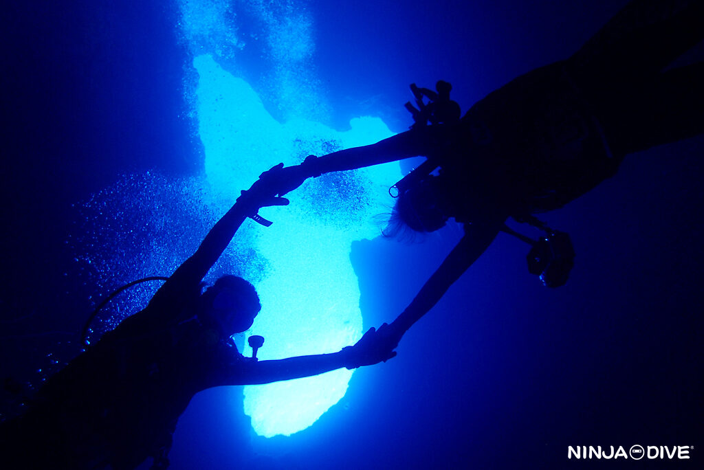 NINJA DIVE 忍者ダイブ 貸し切り プライベート チャーター ファンダイビング ボートダイビング グアム ダイビング ビギナー 初心者 少人数 ブルーホール クレバス タモントレードセンター ダイビングショップ おひとりさま 女子旅 インスタ映え