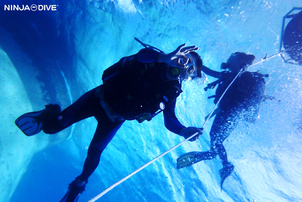 NINJA DIVE 忍者ダイブ 貸し切り プライベート ビーチダイビング グアム 体験ダイビング ビギナー 初心者 ダイビングショップ 水中展望台 お魚いっぱい カップル ピティボムホール パラセーリング