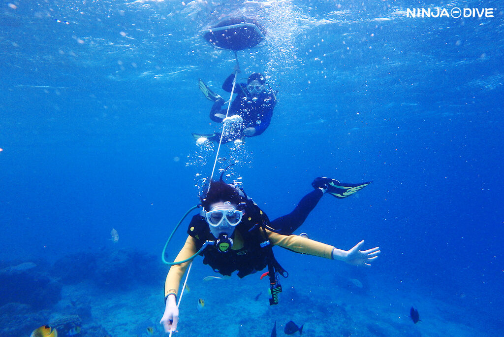 NINJA DIVE 忍者ダイブ 貸し切り プライベート ビーチダイビング グアム 体験ダイビング ビギナー 初心者 ダイビングショップ 水中展望台 お魚いっぱい 卒業旅行 女子旅 カップル ピティボムホール パラセーリング