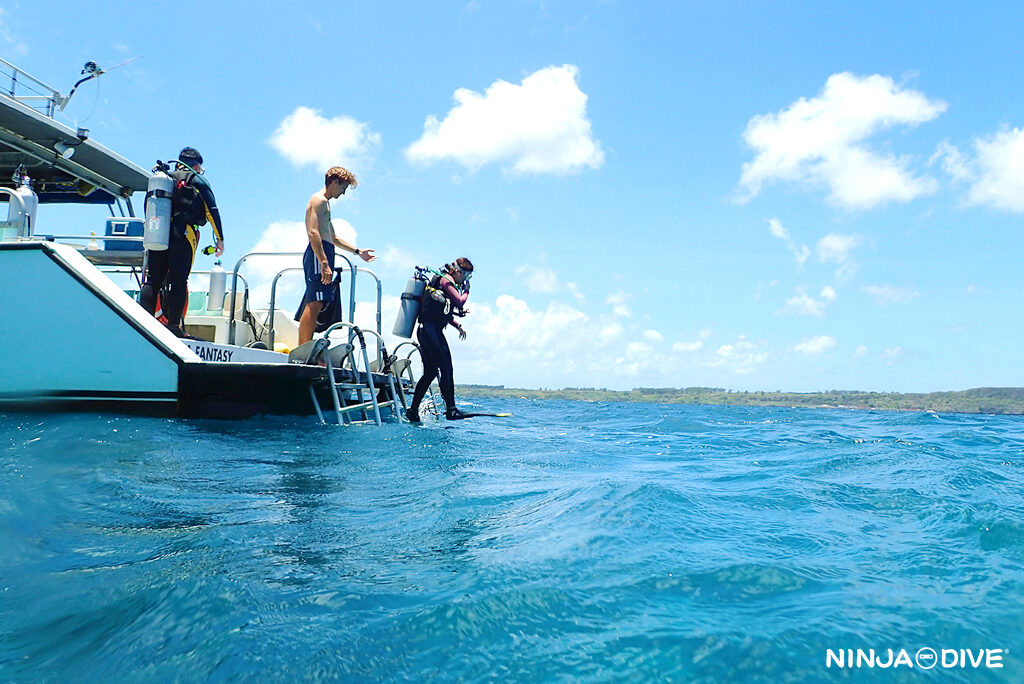 NINJA DIVE 忍者ダイブ 貸し切り プライベート チャーター ファンダイビング ボートダイビング グアム ダイビング ビギナー 初心者 少人数 ブルーアンドホワイト カップル 新婚