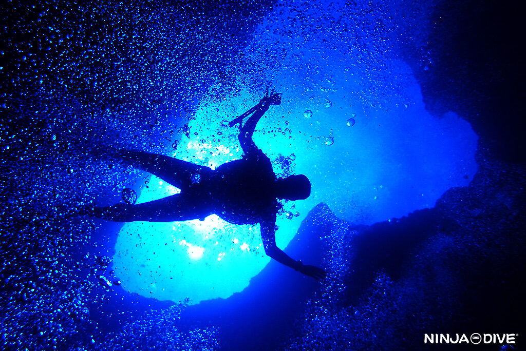 NINJA DIVE 忍者ダイブ 貸し切り プライベート チャーター ファンダイビング ボートダイビング グアム ダイビング ビギナー 初心者 少人数 ブルーホール  おひとりさま 洞窟 ケーブ バラクーダロック