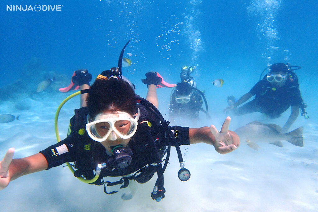 NINJA DIVE 忍者ダイブ 貸し切り プライベート ビーチダイビング グアム 体験ダイビング ビギナー 初心者 ダイビングショップ お魚いっぱい カップル リフレッシュダイビング ブランク 体験ダイビング 家族旅行 夏休み キッズ 子供たちと